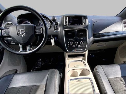 Used 2019 Dodge Grand Caravan SXT FWD image 15