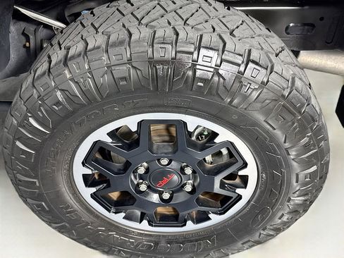 Used 2024 Toyota Tacoma TRD Off-Road image 31