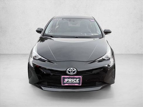 Used 2016 Toyota Prius Three image 2