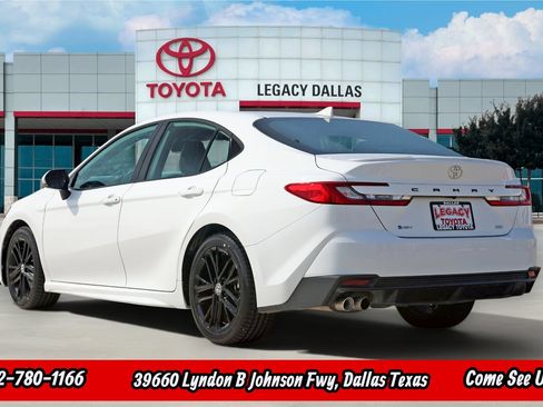 Used 2025 Toyota Camry SE FWD image 8