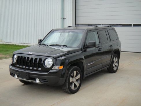 Used 2017 Jeep Patriot High Altitude image 2