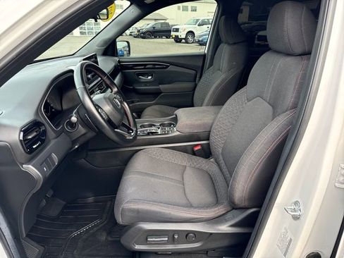 Used 2025 Honda Pilot Sport image 15