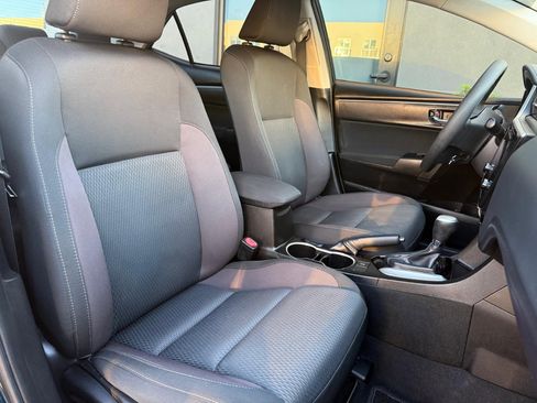 Used 2018 Toyota Corolla XLE image 15