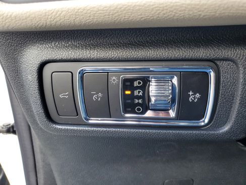 New 2026 Lincoln Corsair Premiere image 14