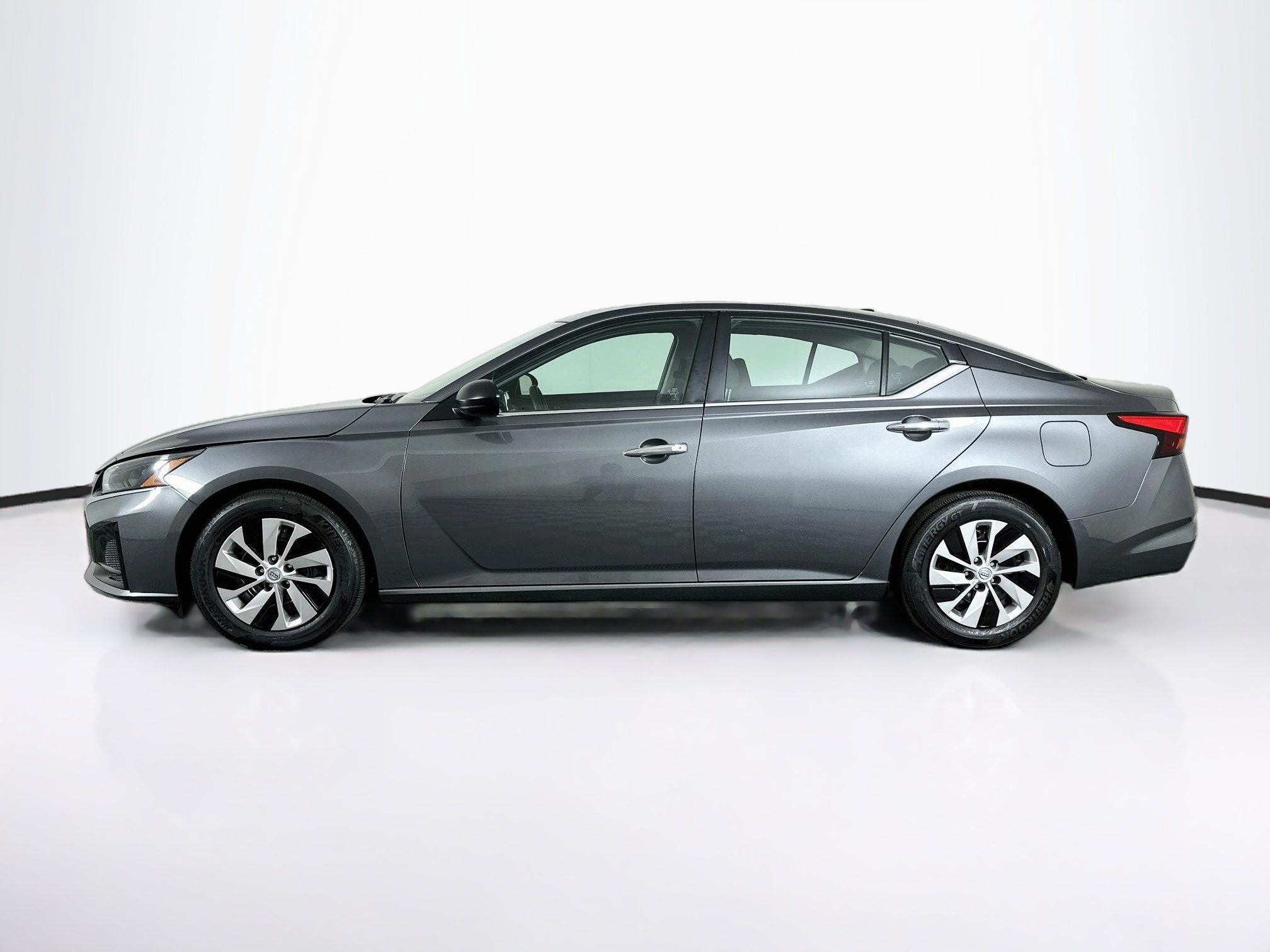 Used 2025 Nissan Altima 2.5 S FWD image 4