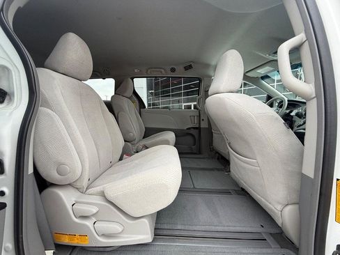 Used 2014 Toyota Sienna LE image 13