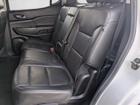 Used 2023 GMC Acadia SLT image 17