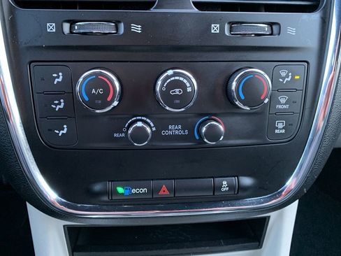 Used 2019 Dodge Grand Caravan SXT image 22