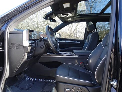 Certified 2025 Cadillac Escalade Premium Luxury w/ LPO, Floor Liner Package image 9