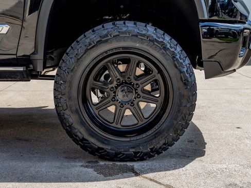 Used 2026 Chevrolet Silverado 2500 High Country w/ High Country Premium Package AWD/4WD image 12