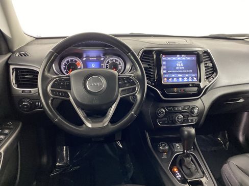 Used 2019 Jeep Cherokee Limited image 18