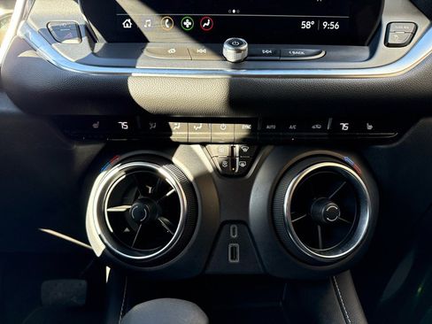 Used 2025 Chevrolet Blazer LT image 13