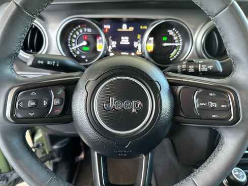 Used 2023 Jeep Wrangler Unlimited AWD/4WD image 21