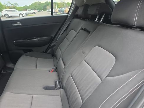 Used 2022 Kia Sportage LX FWD image 11