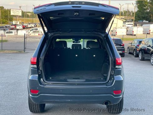 Used 2018 Jeep Grand Cherokee Altitude image 24