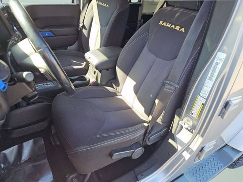 Used 2013 Jeep Wrangler Unlimited Sahara AWD/4WD image 6