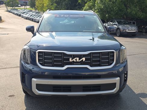 Certified 2025 Kia Telluride S FWD image 8
