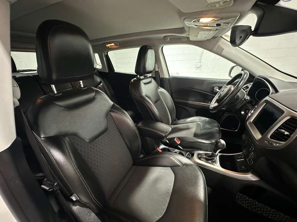 Used 2018 Jeep Compass Latitude w/ Popular Equipment Group FWD image 14