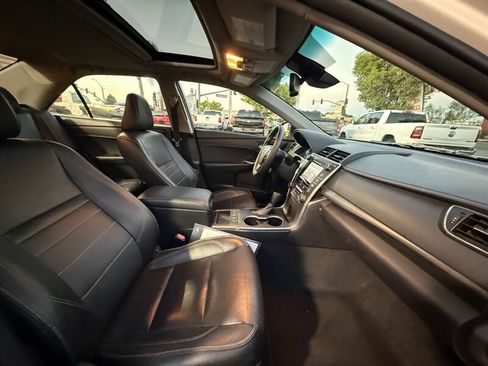 Used 2016 Toyota Camry XLE w/ Moonroof Package FWD image 32
