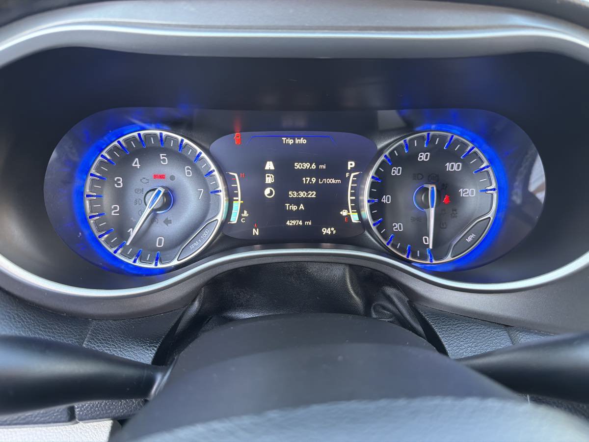 Used 2021 Chrysler Pacifica Touring-L FWD image 38