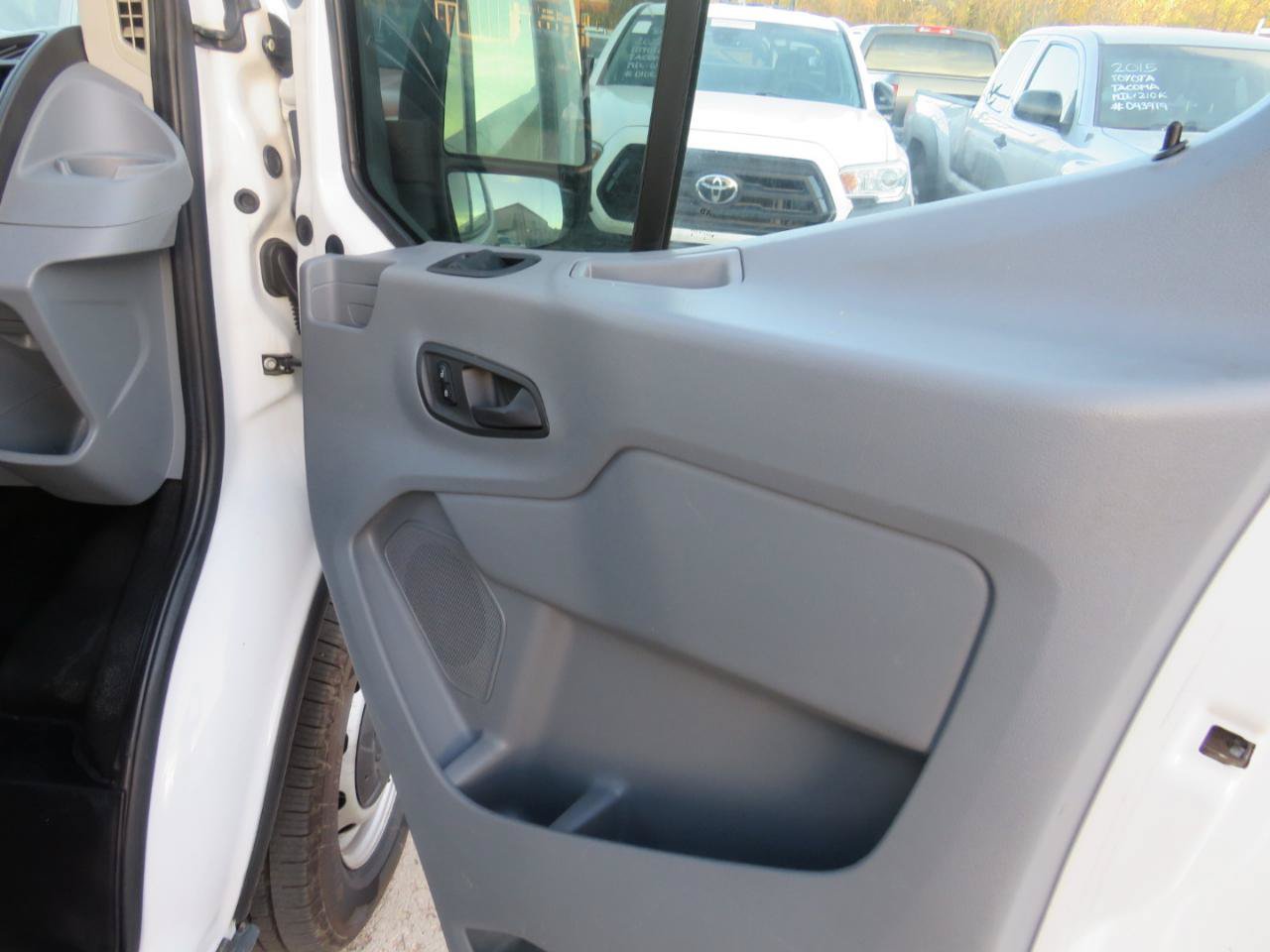 Used 2018 Ford Transit 250 130 Low Roof RWD image 14