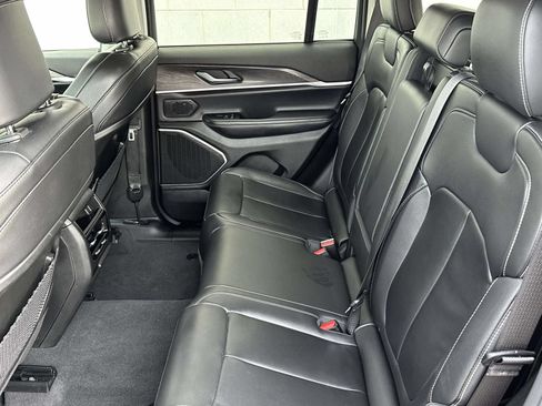 Used 2022 Jeep Grand Cherokee Limited RWD image 12
