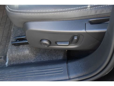 Certified 2025 Volvo XC40 B5 Core w/ Protection Package Premier image 34