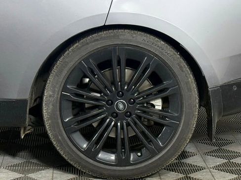 Certified 2025 Land Rover Range Rover SE image 13