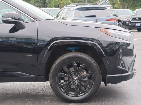 Used 2022 Toyota RAV4 SE w/ Convenience Package AWD/4WD image 10