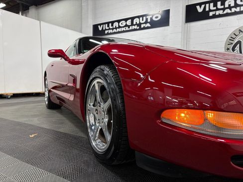 Used 2004 Chevrolet Corvette Coupe w/ Roof Package RWD image 7