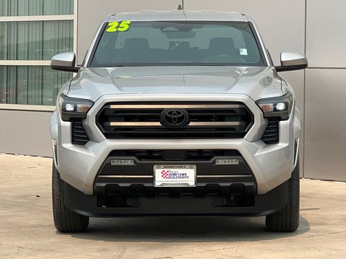 Used 2025 Toyota Tacoma SR5 AWD/4WD image 6