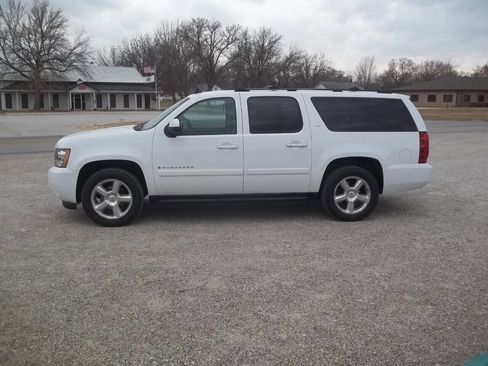Used 2007 Chevrolet Suburban LTZ w/ LTZ Preferred Equipment Group AWD/4WD image 1