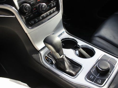 Used 2018 Jeep Grand Cherokee Limited image 12