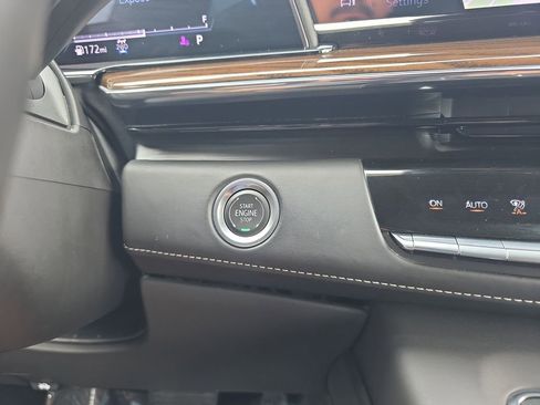 Used 2024 Cadillac Escalade ESV Sport Platinum image 17