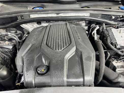 Used 2023 Porsche Macan AWD/4WD image 30