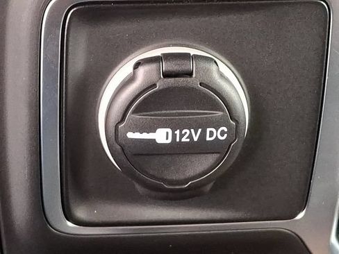 Used 2025 Jeep Wrangler Unlimited Sahara AWD/4WD image 25
