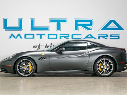 Used 2011 Ferrari California image 3