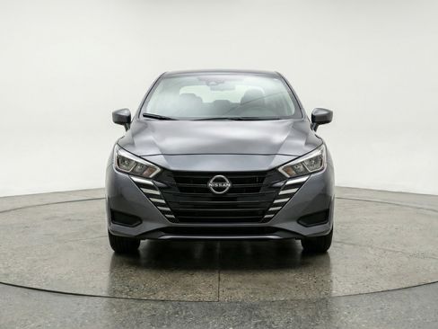 Used 2025 Nissan Versa SV image 2