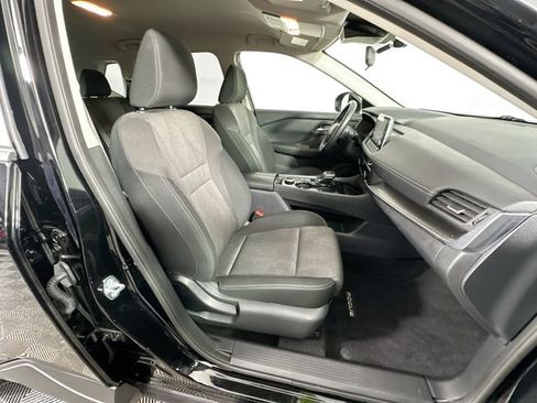 Used 2025 Nissan Rogue SV image 27