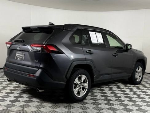 Used 2019 Toyota RAV4 XLE w/ Convenience Package FWD image 8