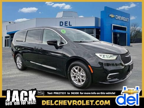 Used 2023 Chrysler Pacifica Touring-L FWD image 1