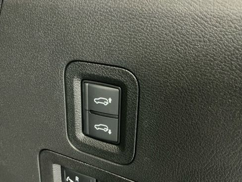 Used 2025 INFINITI QX80 Sensory image 16