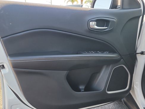 Used 2020 Jeep Compass Latitude FWD image 14