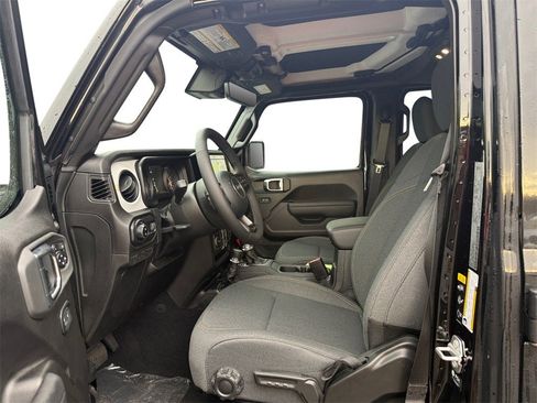 New 2025 Jeep Gladiator Sport image 9