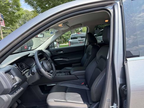 Certified 2024 Nissan Pathfinder SL AWD/4WD image 16