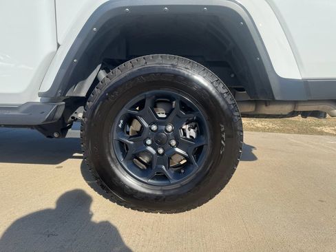 Used 2023 Jeep Gladiator Sport image 33
