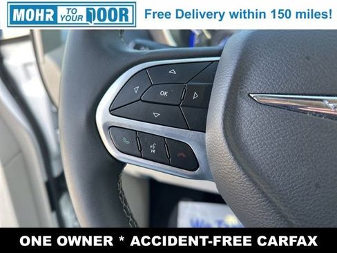 Used 2024 Chrysler Pacifica Touring-L image 13