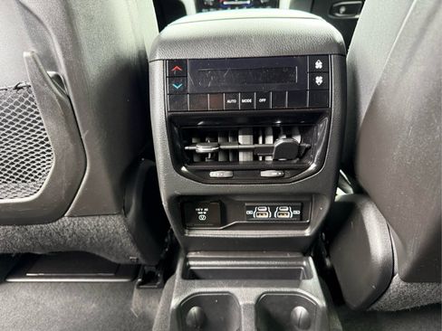 Used 2024 Jeep Grand Cherokee L Laredo w/ Luxury Tech Group I AWD/4WD image 21