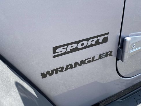 Used 2013 Jeep Wrangler Sport AWD/4WD image 35