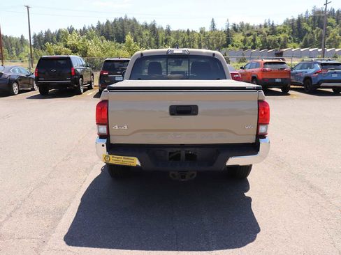 Used 2019 Toyota Tacoma SR5 AWD/4WD image 6